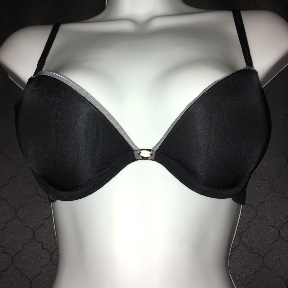 Calvin Klein 32B